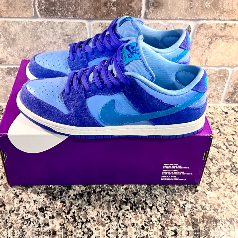 Nike SB Dunk Low “Blue Raspberry”